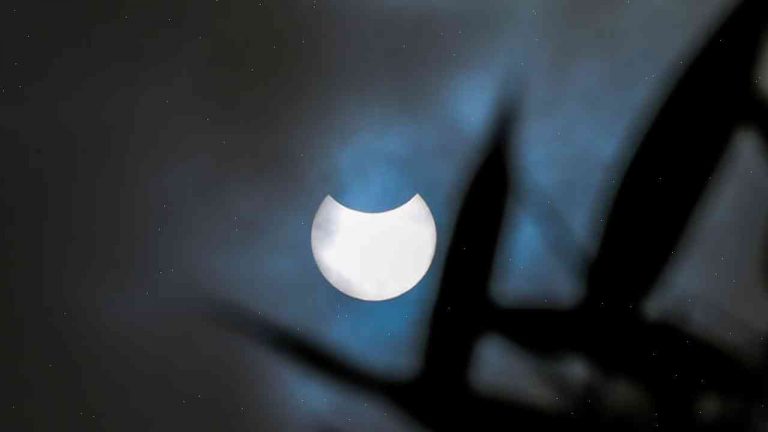 Special lunar eclipse to last 4 hours and close to total darkness on Earth
